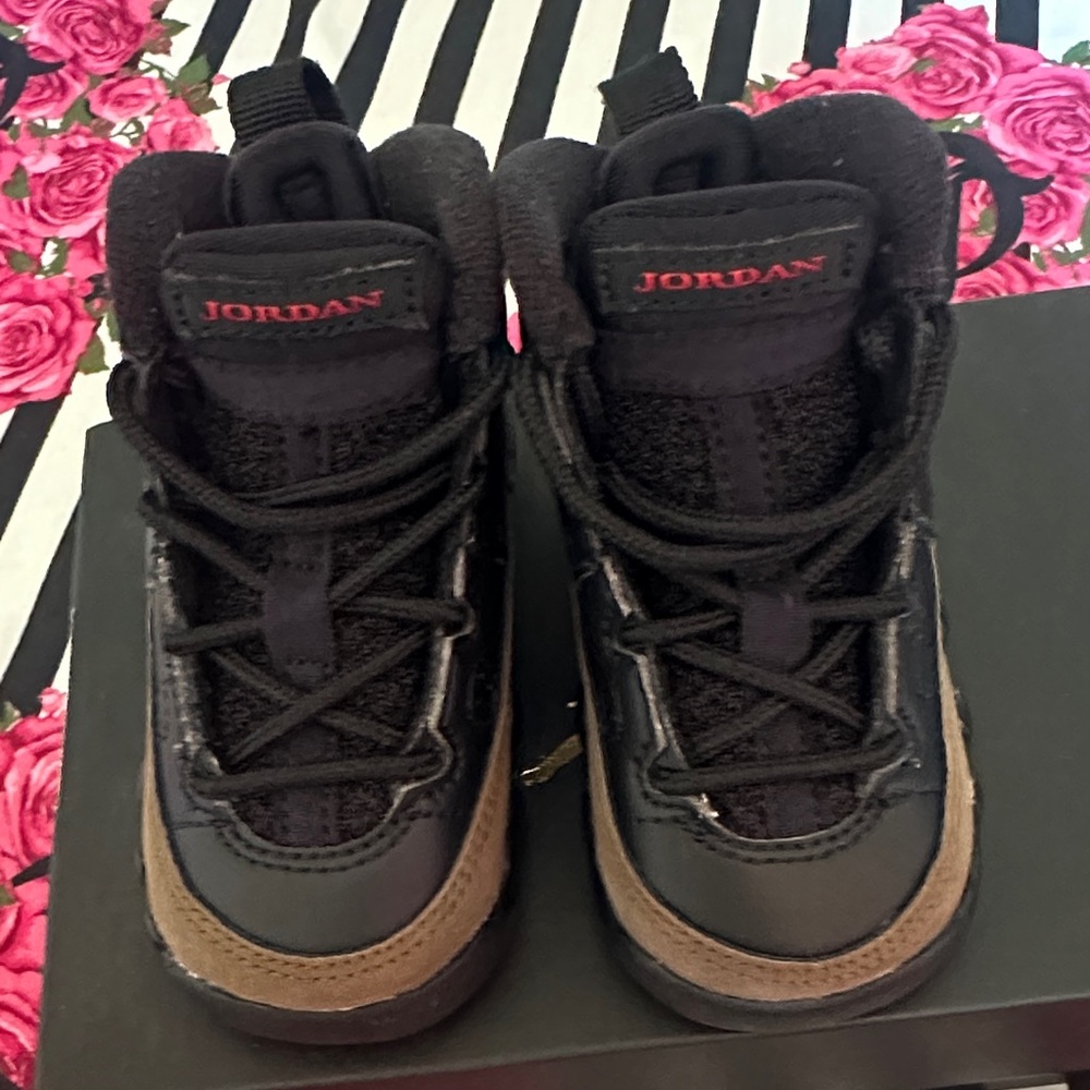 Jordan Kids Black and Tan Sneakers